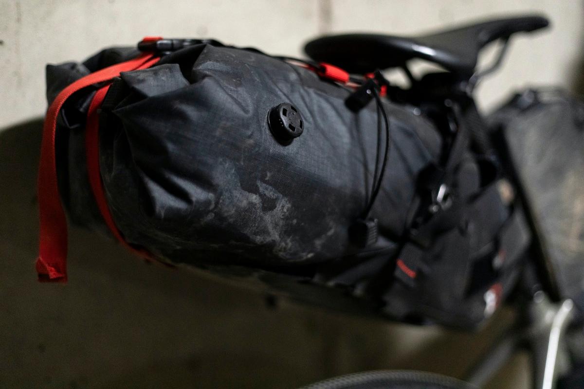 revelate designs spinelock 16l seat bag