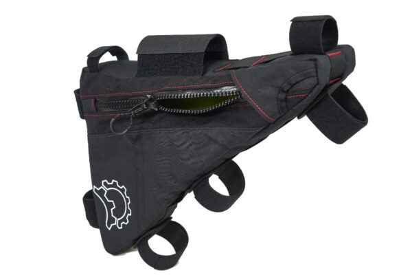 With internal divider (except size SM) and exit port for hydration tube or cables