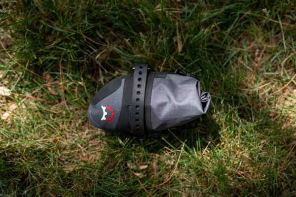 For easy mounting and solid compression